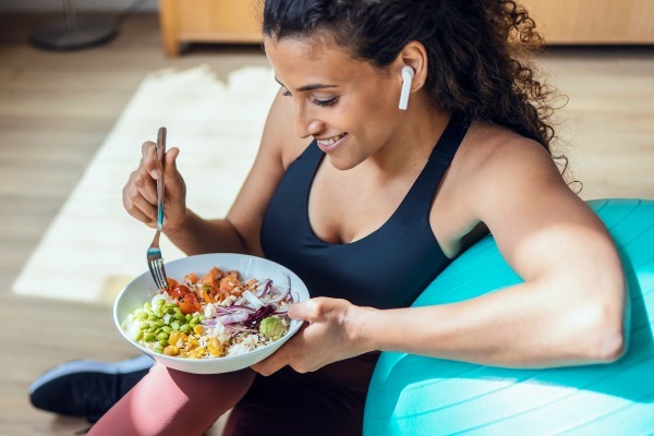 woman eating healthy foods